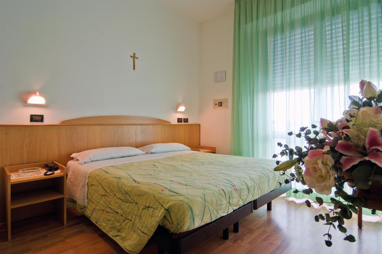 צ'סנטיקו Little Hotel מראה חיצוני תמונה