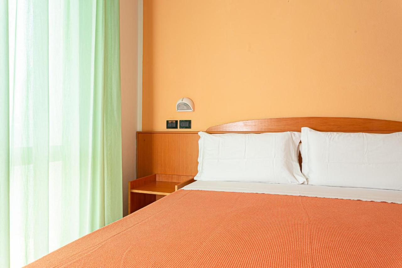 צ'סנטיקו Little Hotel מראה חיצוני תמונה