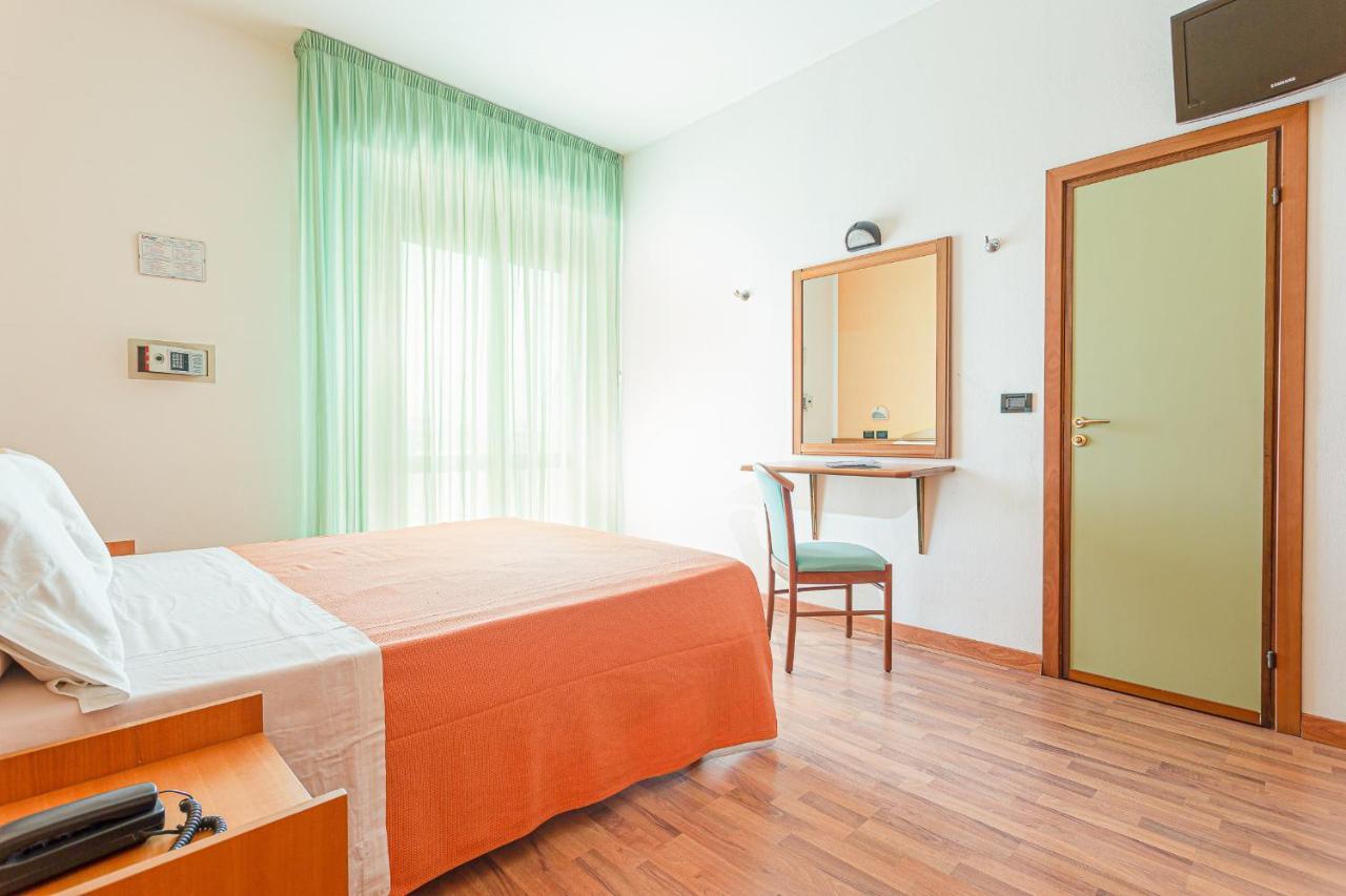 צ'סנטיקו Little Hotel מראה חיצוני תמונה