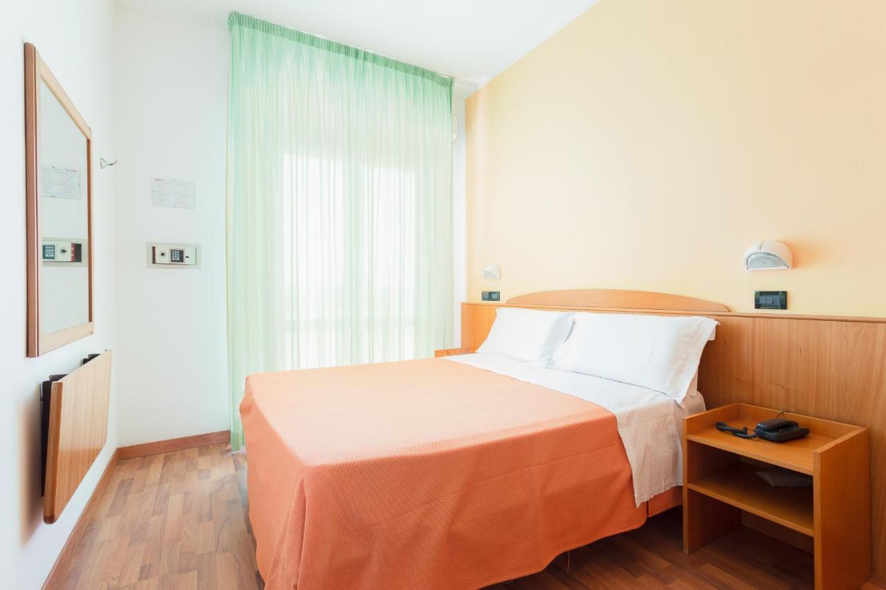 צ'סנטיקו Little Hotel מראה חיצוני תמונה