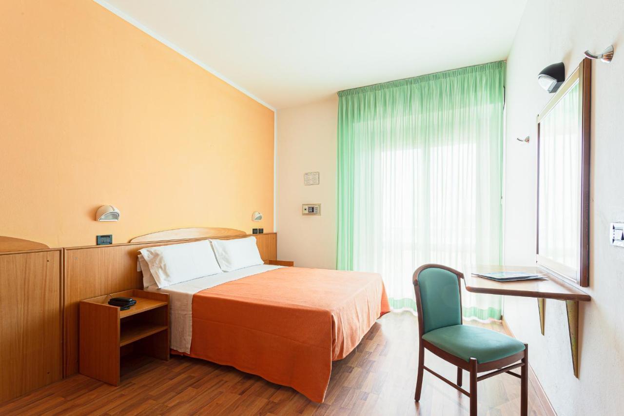 צ'סנטיקו Little Hotel מראה חיצוני תמונה