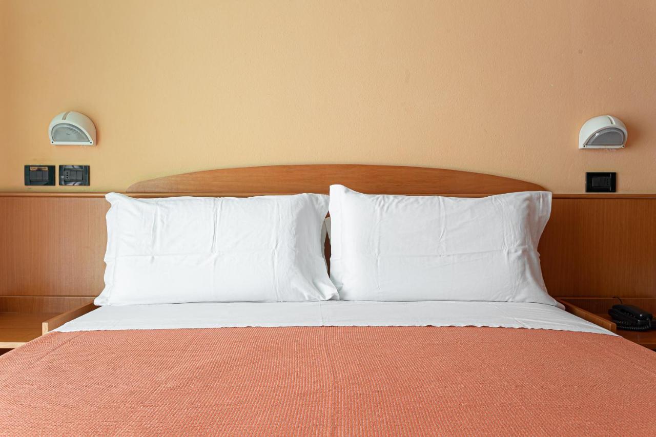 צ'סנטיקו Little Hotel מראה חיצוני תמונה