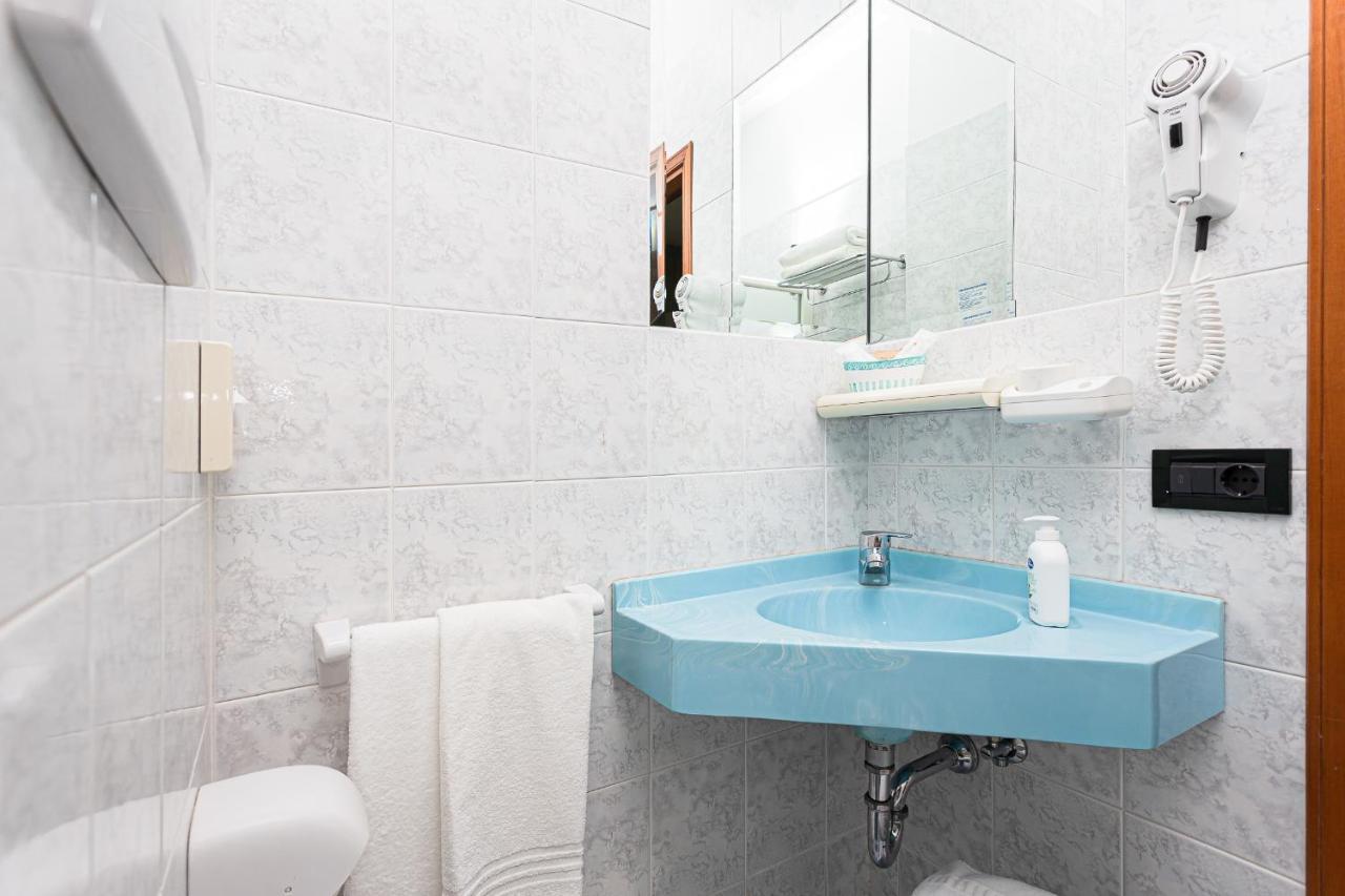 צ'סנטיקו Little Hotel מראה חיצוני תמונה